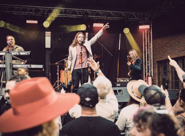 Exit Stage Left at a konsert