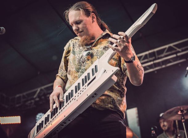 Dan keyboard exit stage left